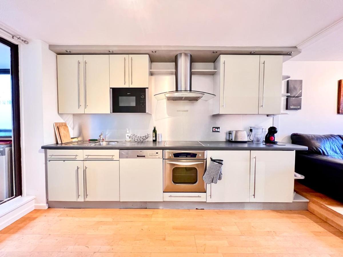 Great River Thames View Entire Apartment in The Most Central London - Housity