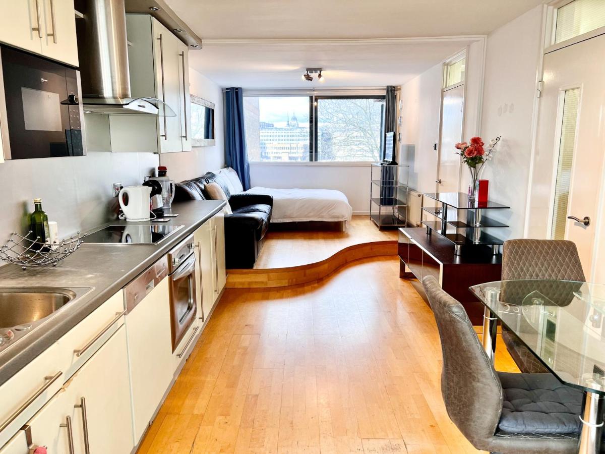 Great River Thames View Entire Apartment in The Most Central London - Housity