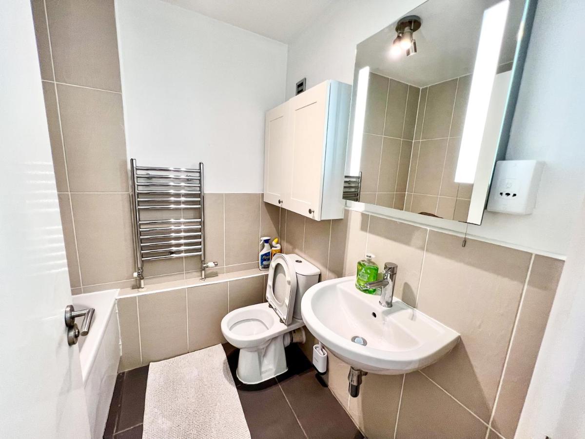 Great River Thames View Entire Apartment in The Most Central London - Housity