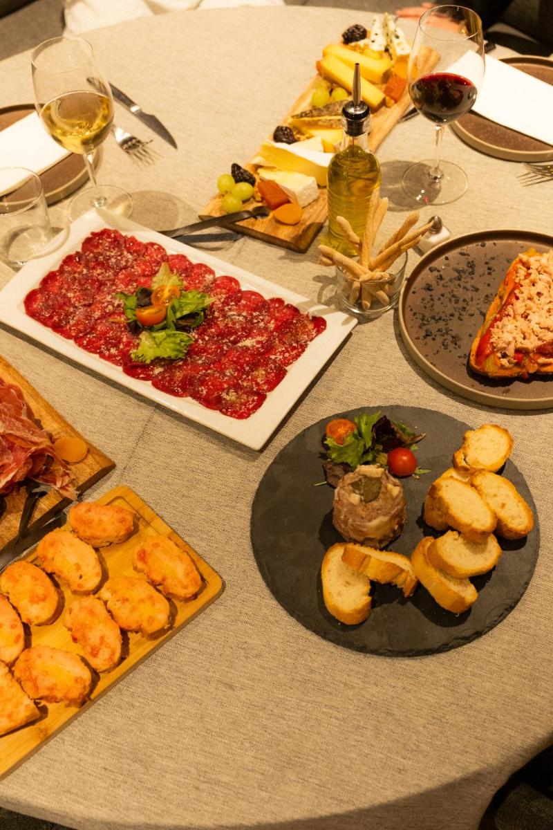 Comida en o cerca de este hotel