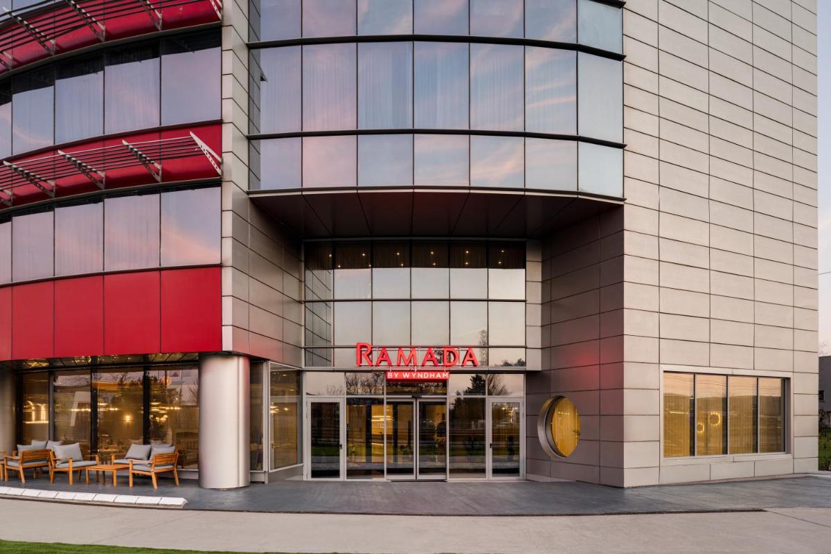 Ramada by Wyndham Bucharest Otopeni Airport - Housity