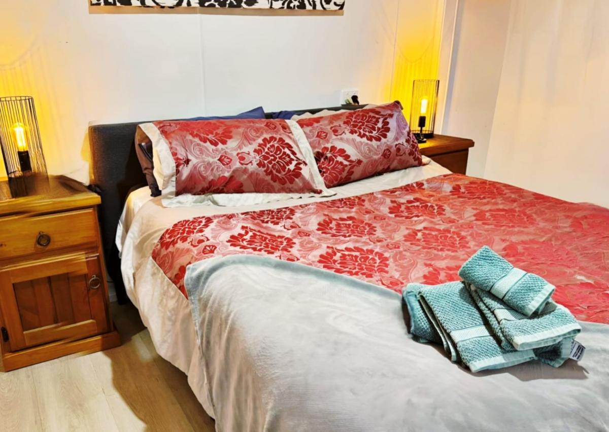 Prout Road Retreat - Housity