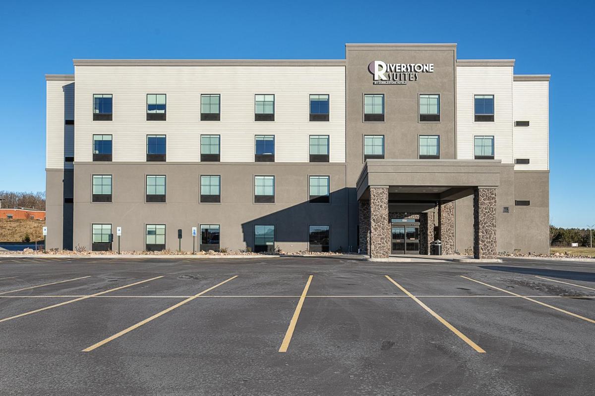 Riverstone Suites by Cobblestone Hotels - Chippewa Falls - Housity