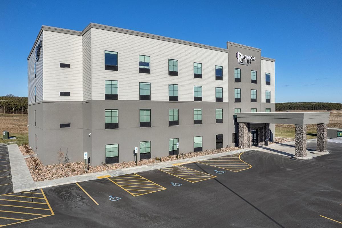 Riverstone Suites by Cobblestone Hotels - Chippewa Falls - Housity