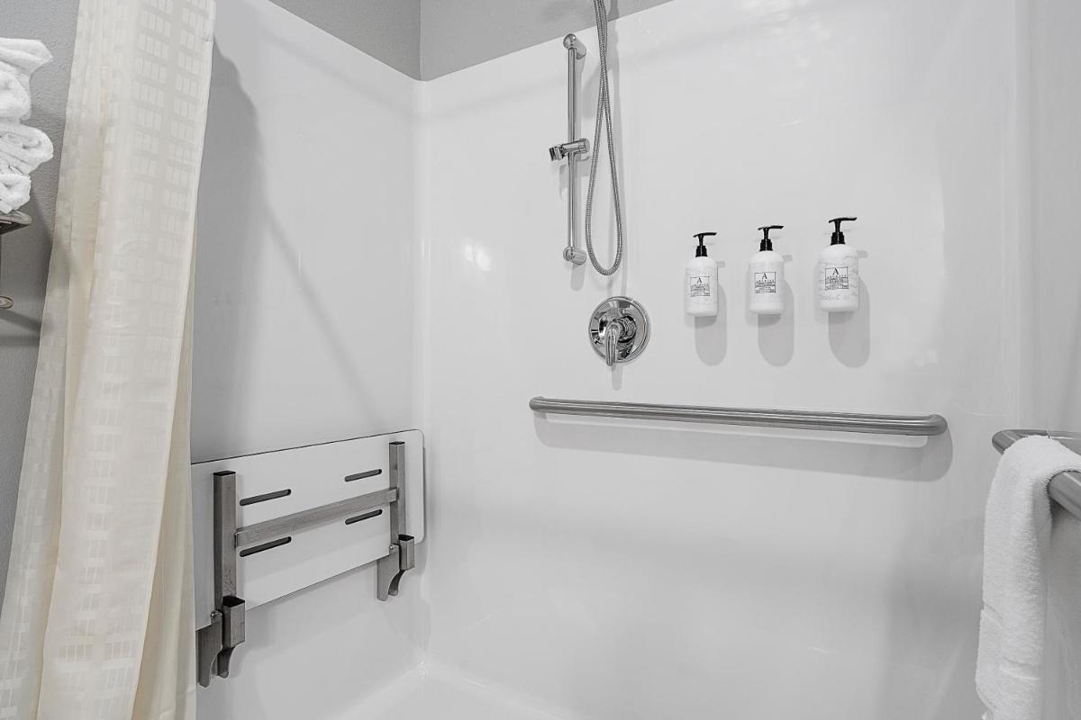 Riverstone Suites by Cobblestone Hotels - Chippewa Falls - Housity