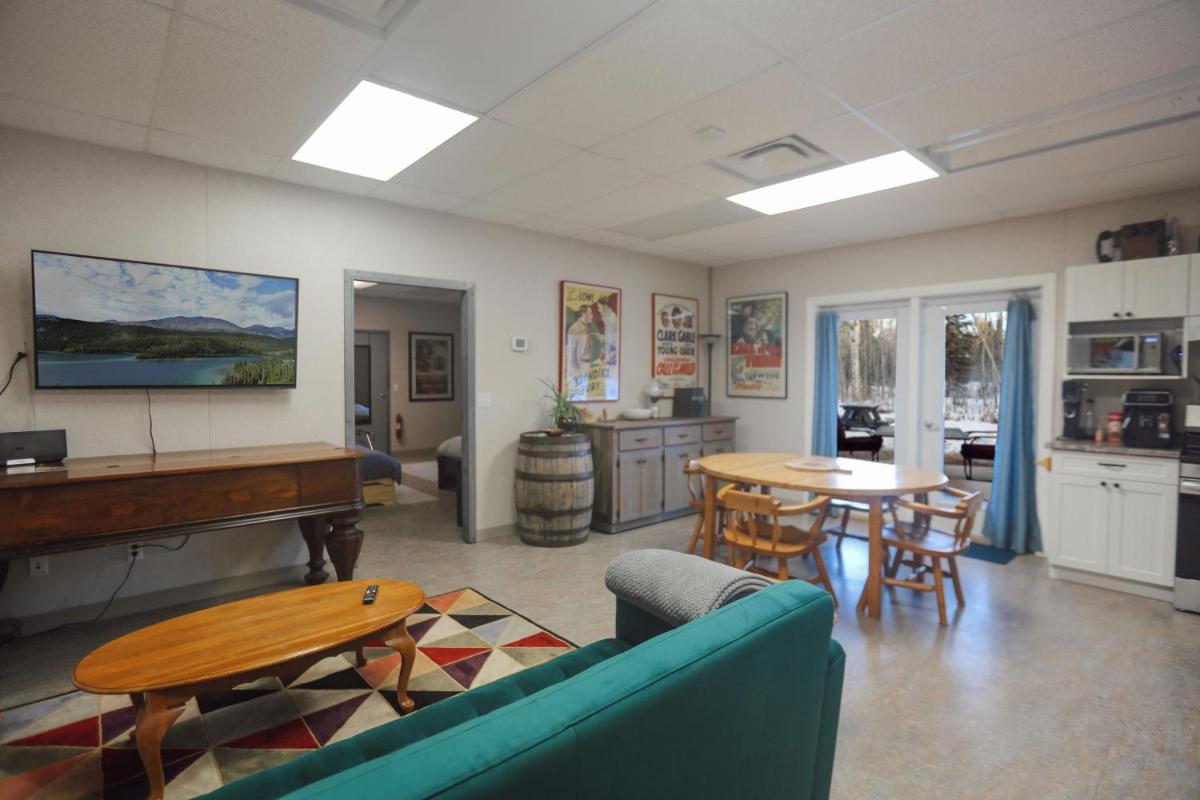 The Big Red Barn - Housity