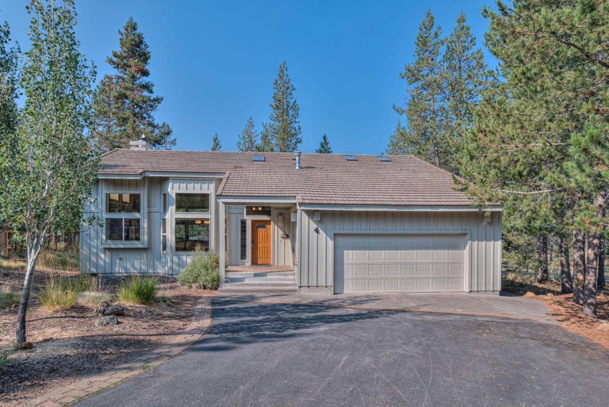 Perfect For A Family Get Together! Private Hot Tub, A/C, EV Outlet - Housity