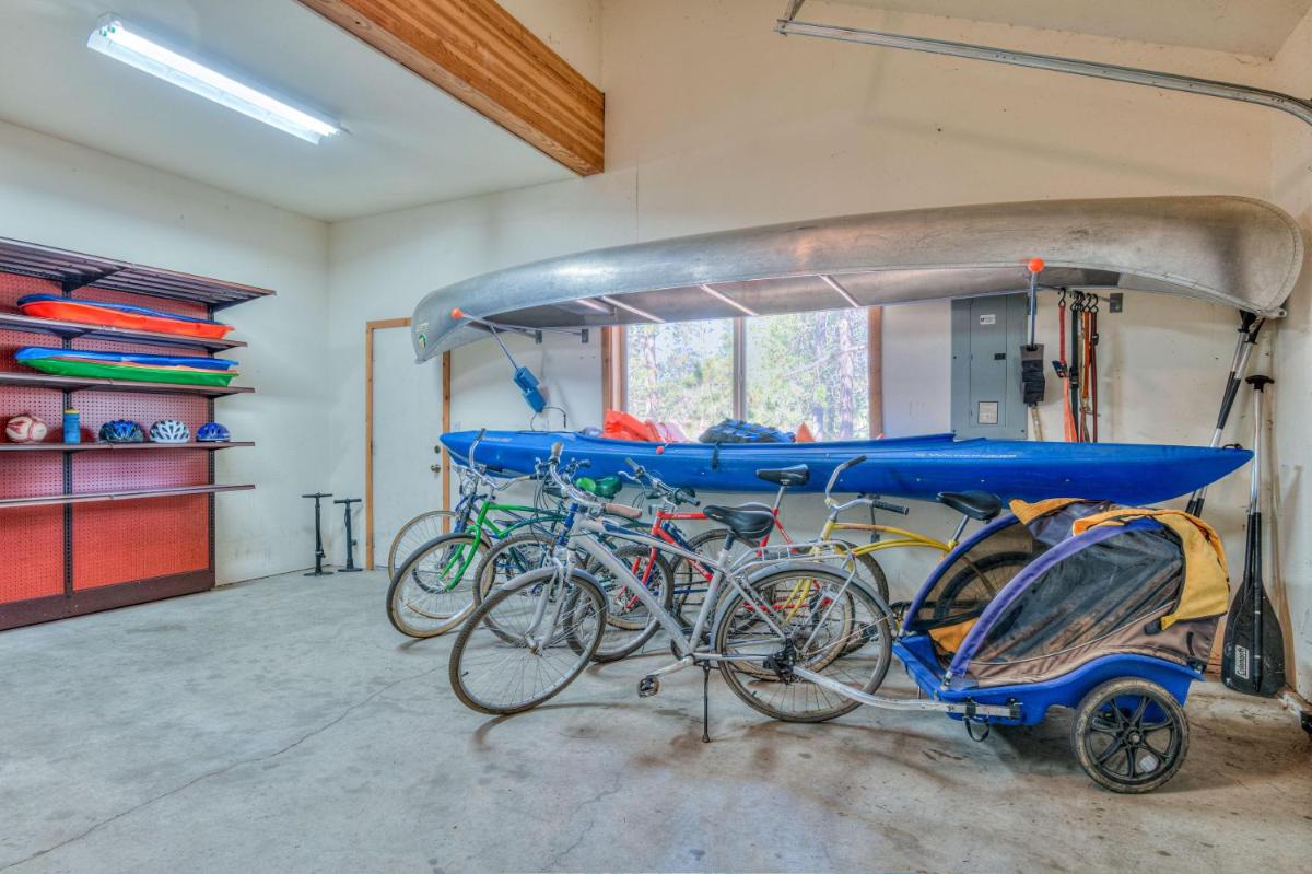Perfect For A Family Get Together! Private Hot Tub, A/C, EV Outlet - Housity