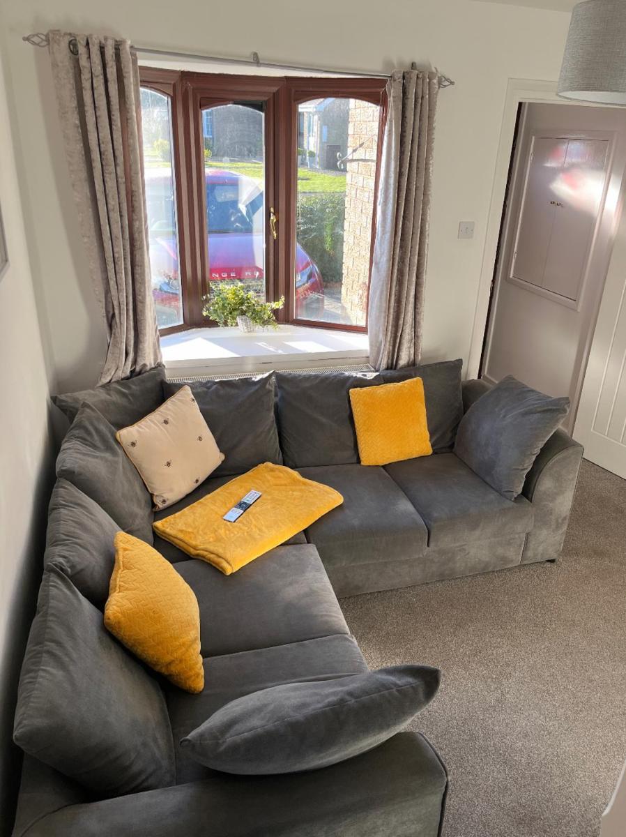 Newly Refurbished Beautiful Location 1 Bedroom Residential House sleeps 4 - Housity