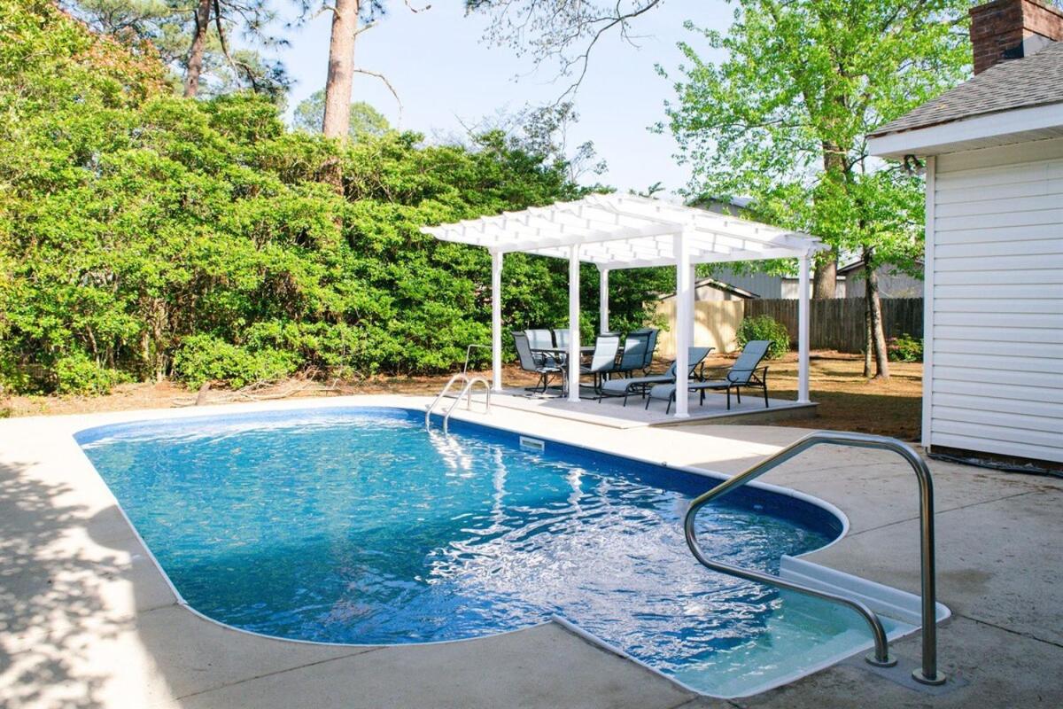 Ultimate Family Getaway Private Pool and Hot Tub - Housity