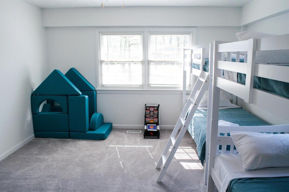 Ultimate Family Getaway Private Pool and Hot Tub - Housity