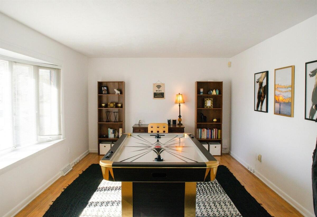Ultimate Family Getaway Private Pool and Hot Tub - Housity