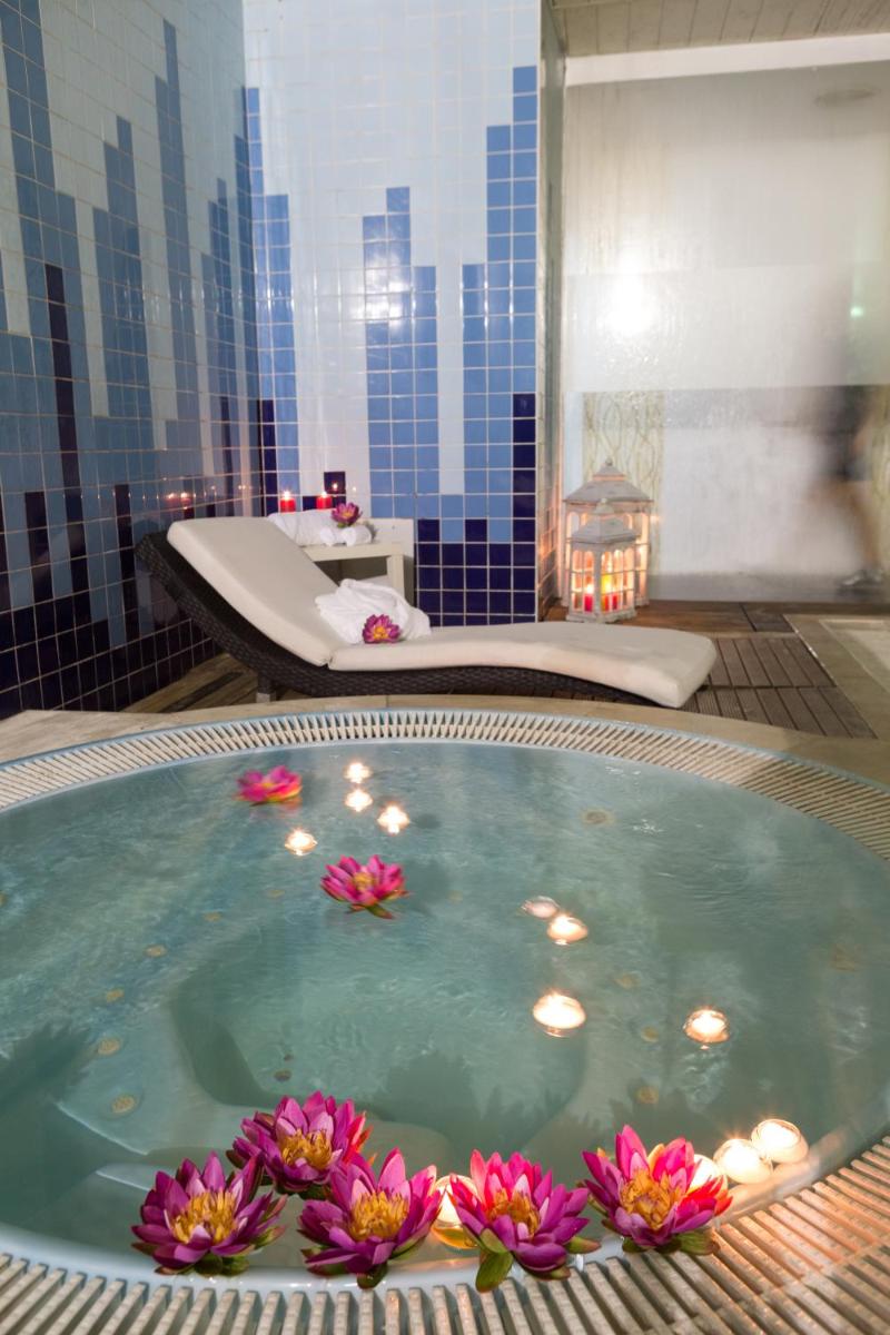 A piscina em ou perto de Hotel de Ilhavo Plaza & Spa