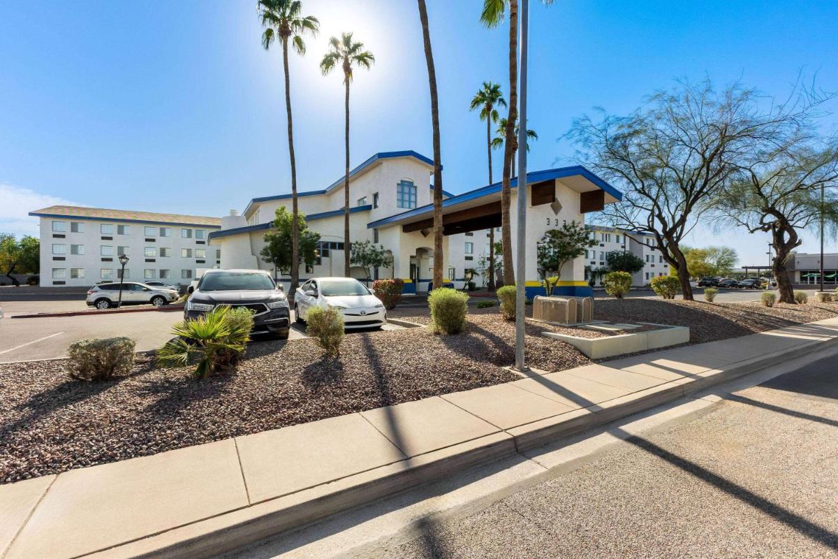 Days Inn & Suites by Wyndham Mesa Near Phoenix - Housity