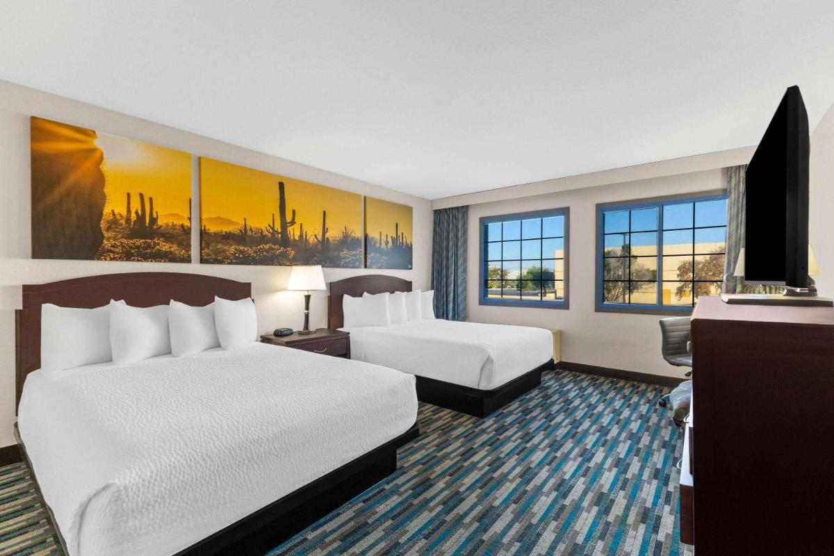 Days Inn & Suites by Wyndham Mesa Near Phoenix - Housity