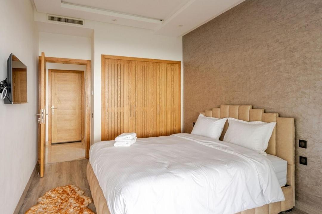 Luxurious Apt with Pool&Sea View - Housity