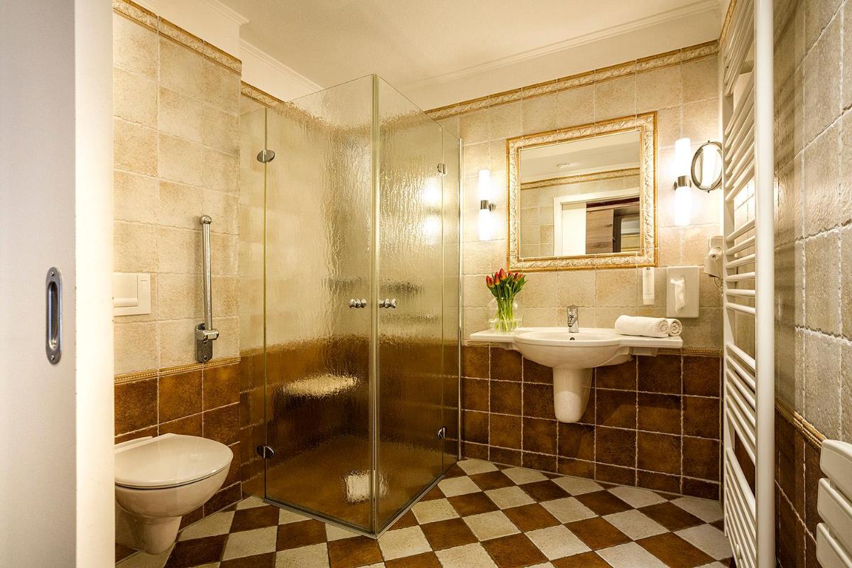 Hotel Neuwarft - Housity