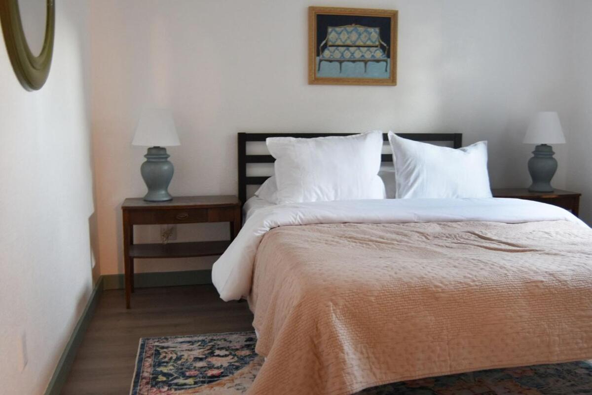 Spacious 4bed, super close to UM & Downtown, 2 living rooms - Housity