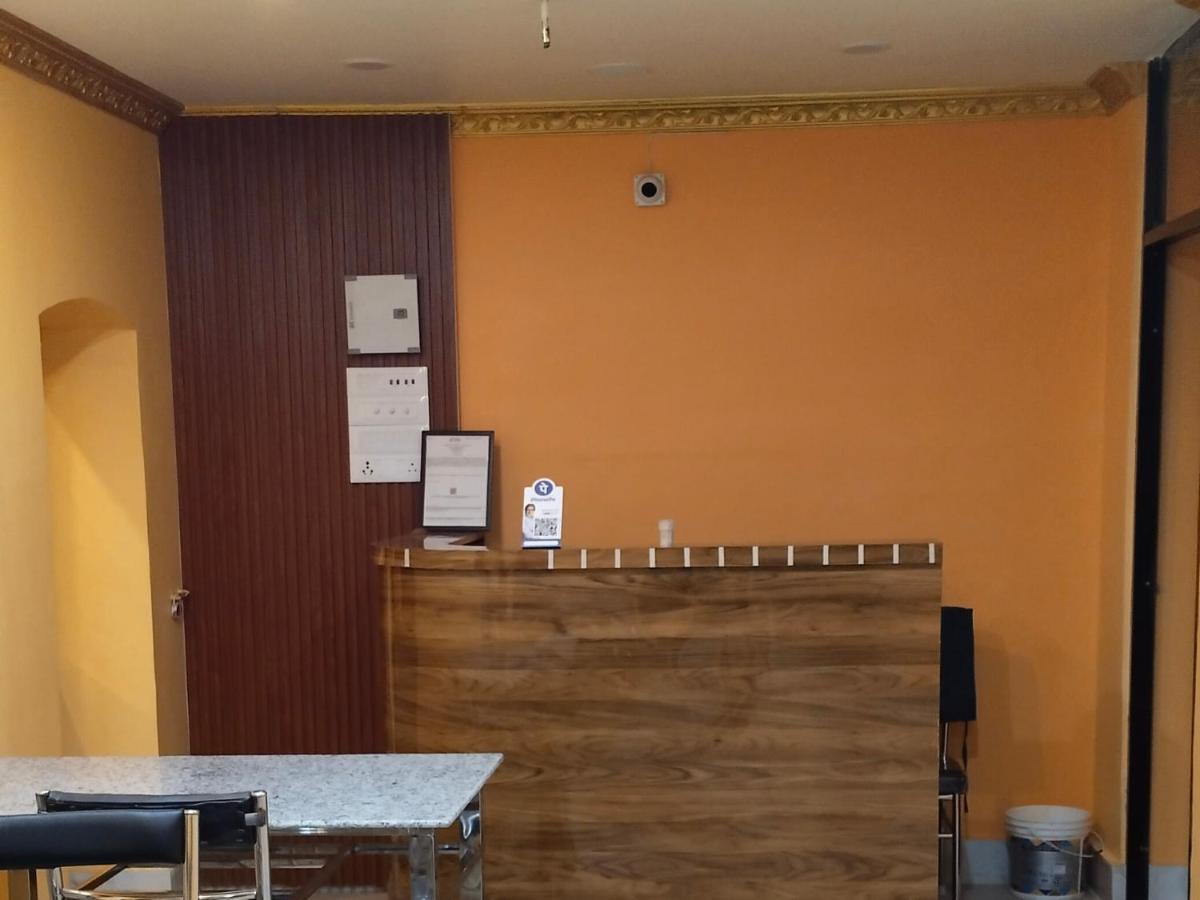 Arora Hotel - Housity