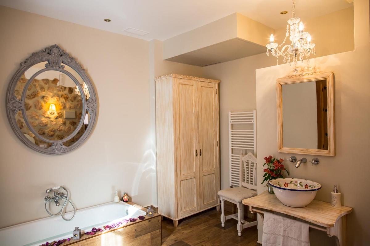 Hotel Rural Sisapo - Housity