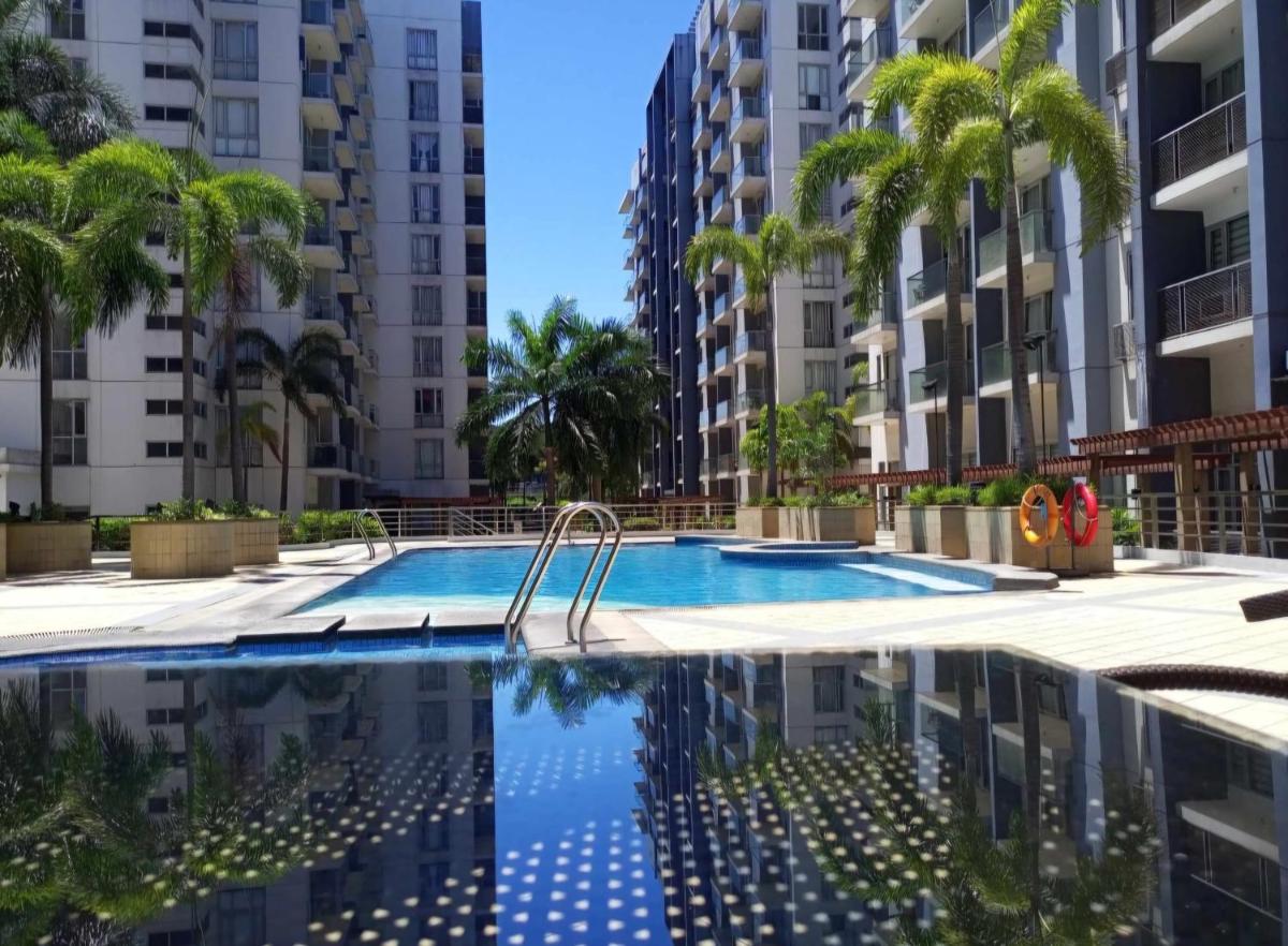 One Palm Tree Villas Condo Across NAIA Terminal 3 - Housity