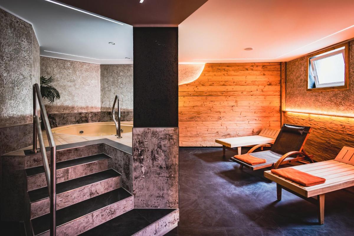 Flair-Waldhotel Mellestollen - Housity