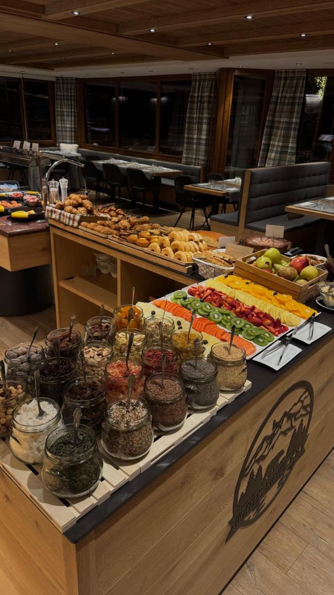 Comida en o cerca de este hotel