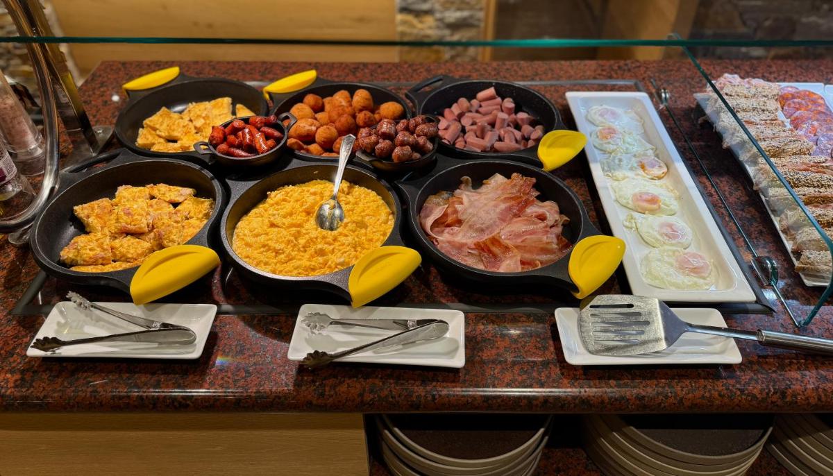 Comida en o cerca de este hotel
