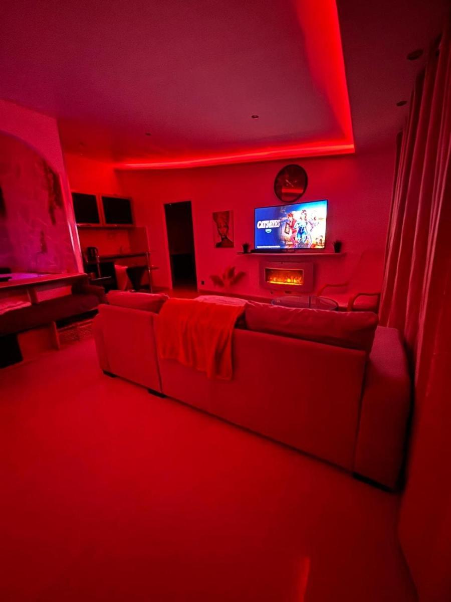 Jacuzzi House - 1-Bed & Parking - Villemomble, Paris - Housity