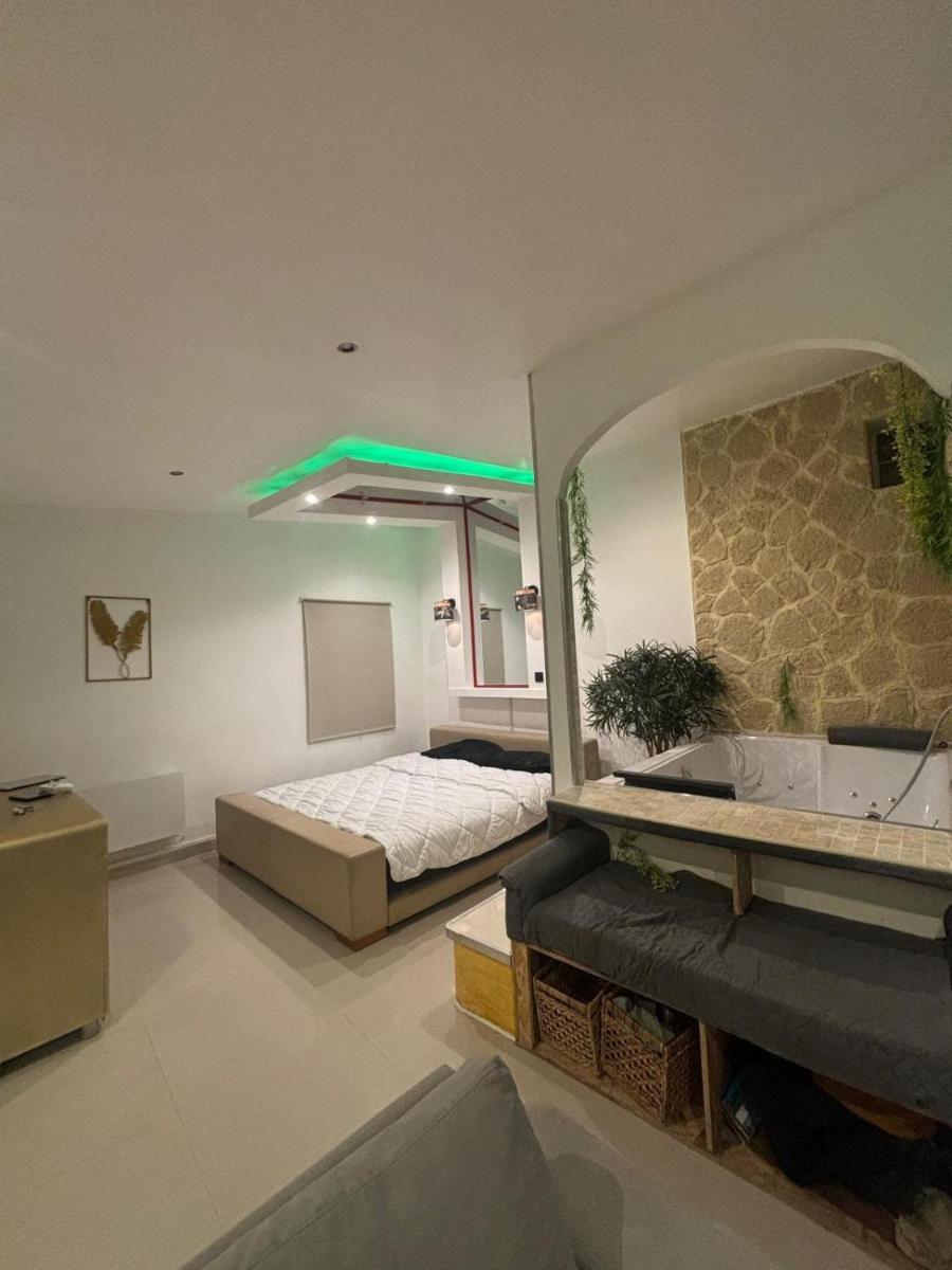 Jacuzzi House - 1-Bed & Parking - Villemomble, Paris - Housity