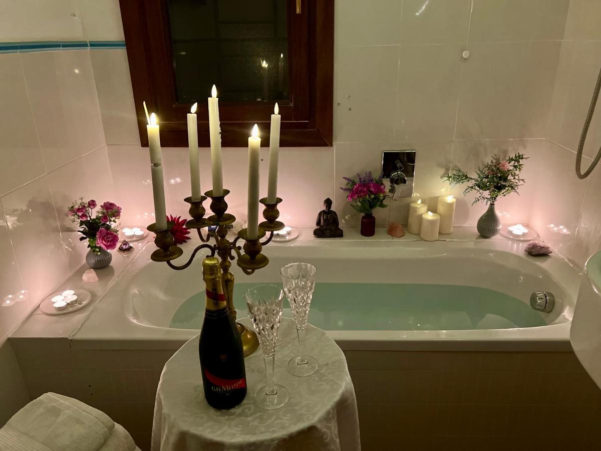 Esmaraldas House of Love - Housity