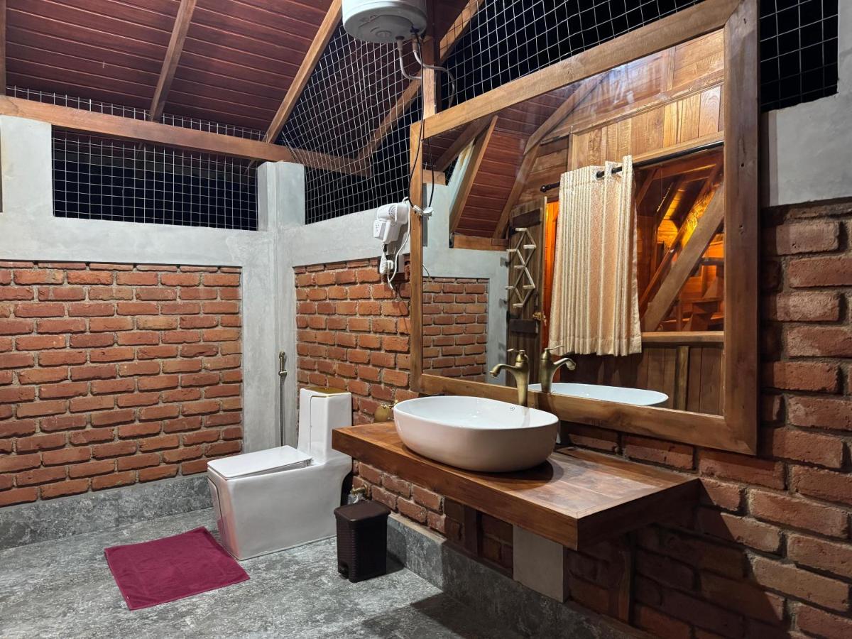 Habarana Tree house Mutu village - Housity