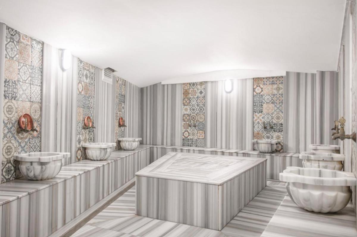 Ladik Hotel - Housity