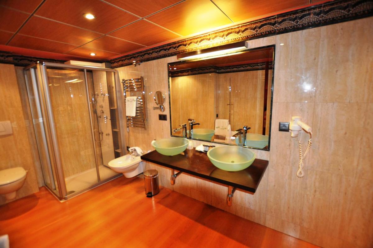 Un baño de Gran Hotel Liber & Spa Playa Golf