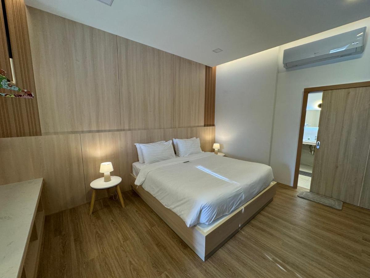 Home by the Bridge Hotel - Housity