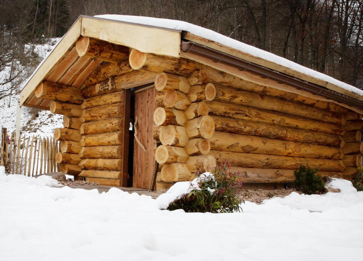 L'établissement Logis Hôtel Restaurant De La Poste et SPA de Montagne en hiver