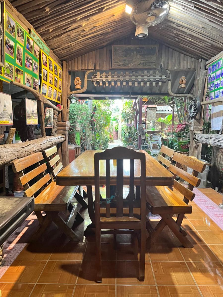 Three J Guesthouse - Housity