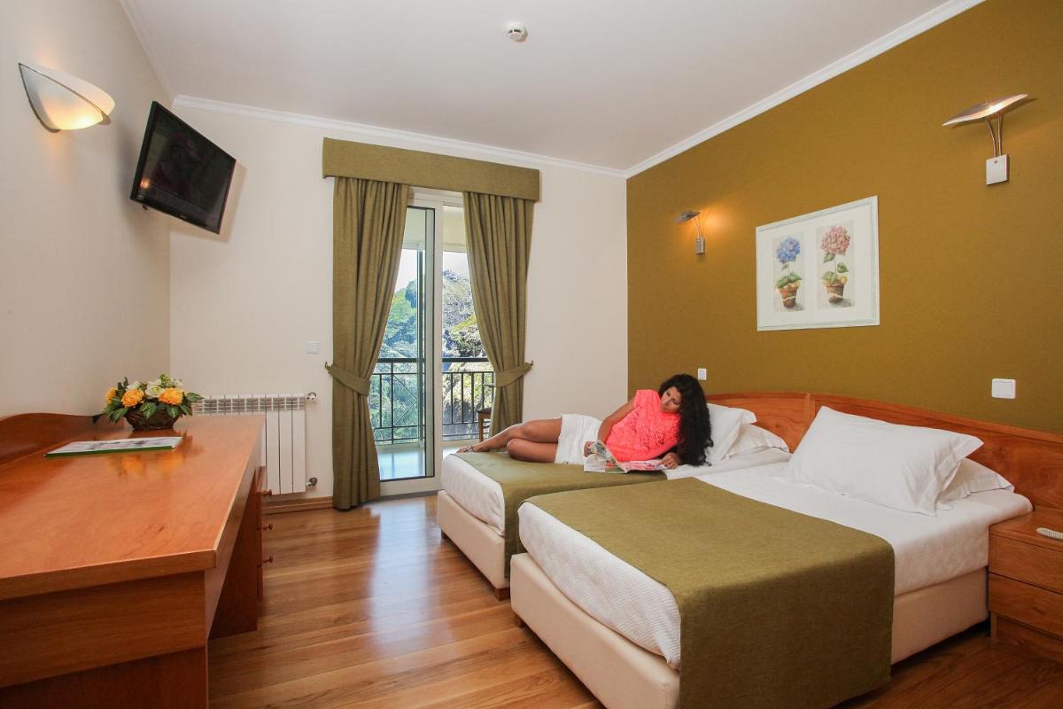 Uma televisão e/ou sistema de entretenimento em Eira do Serrado - Hotel & Spa