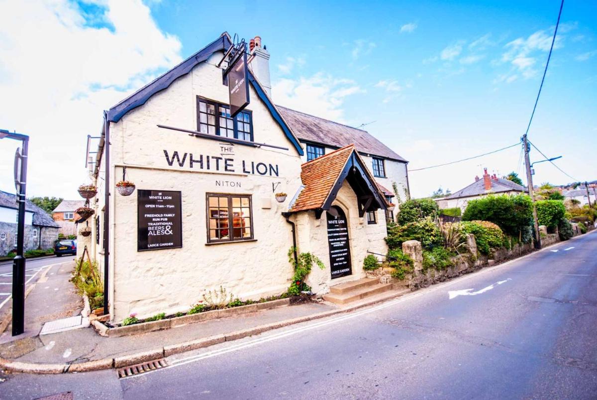 The White Lion - Housity