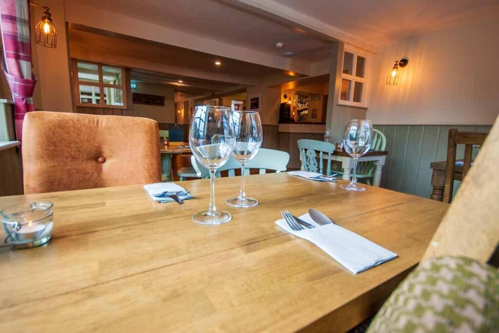 The White Lion - Housity