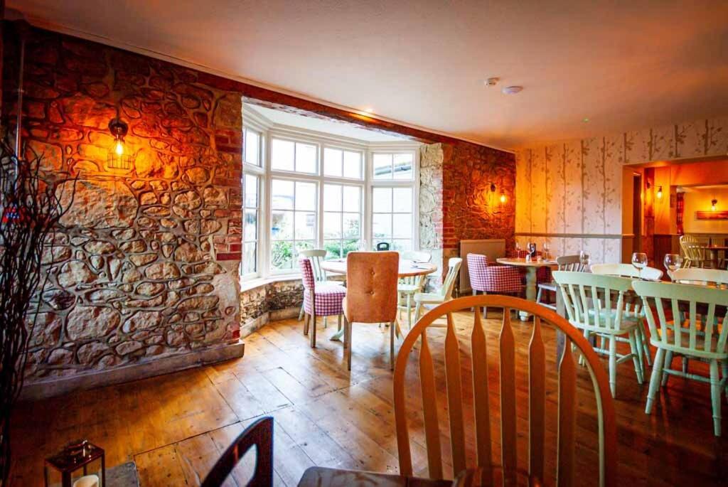 The White Lion - Housity