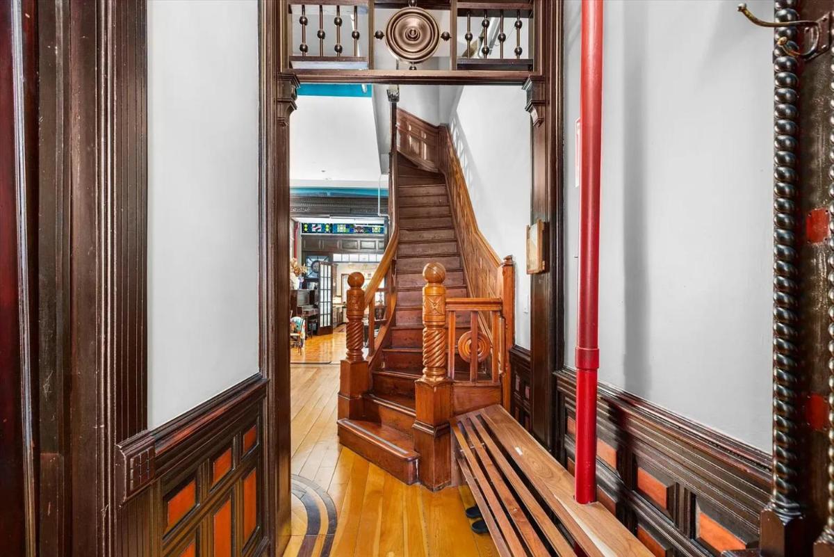 Northern Lights Mansion - Housity