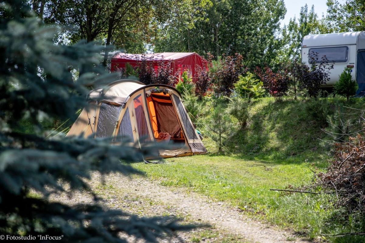 Camping Forteca, parcele kempingowe nad wodą, z WŁASNYM namiotem lub przyczepą - Housity