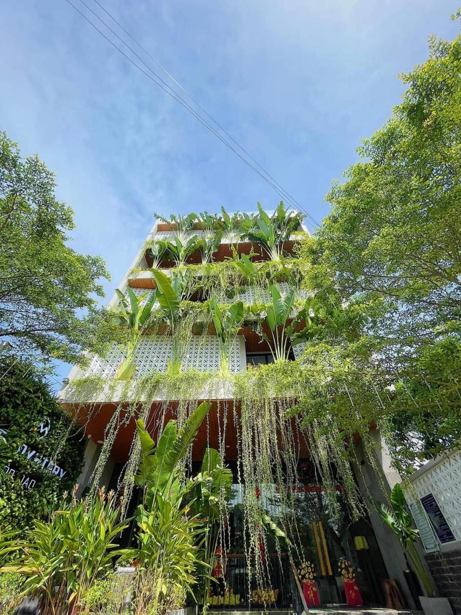 The Mystery Con Dao - Housity