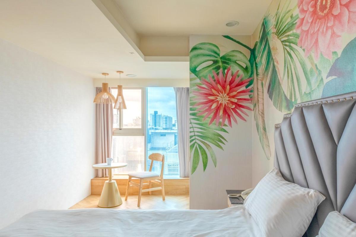 E Lim Hotel - Housity