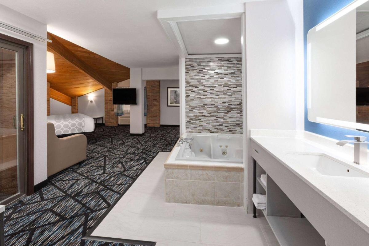 Baymont by Wyndham Warrenton - Housity