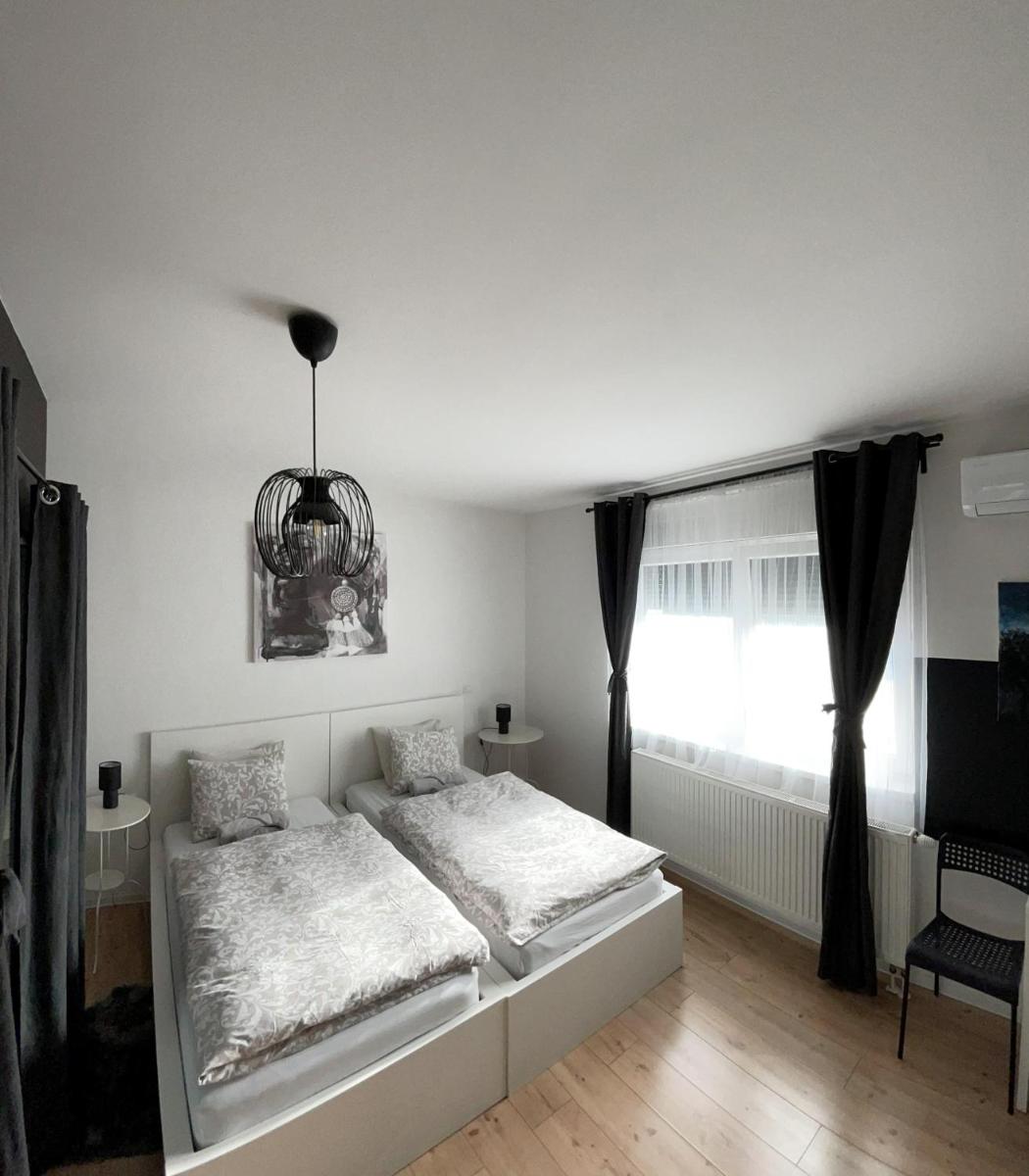 4 STARS ROOMS Near Airport - Housity