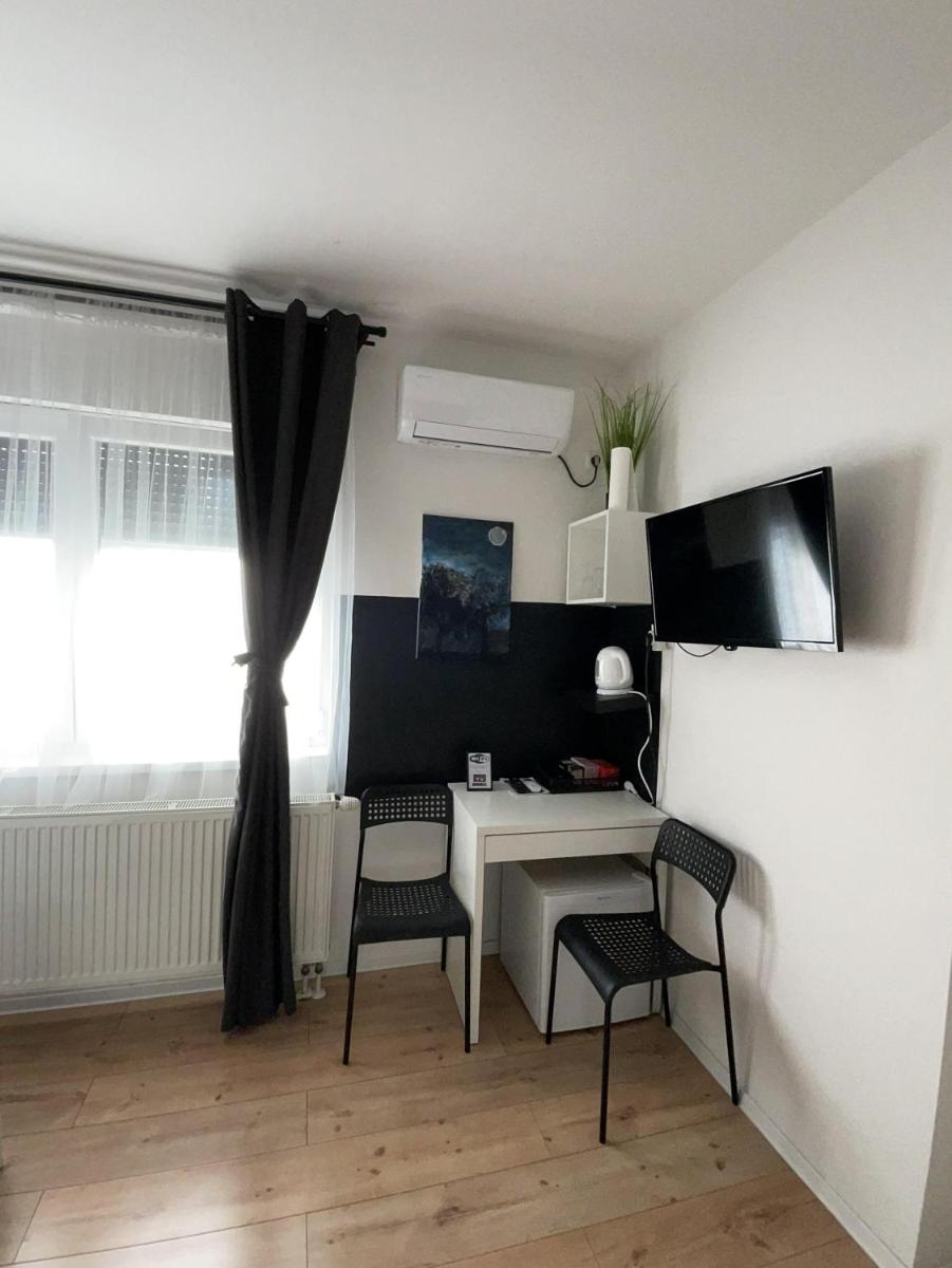 4 STARS ROOMS Near Airport - Housity