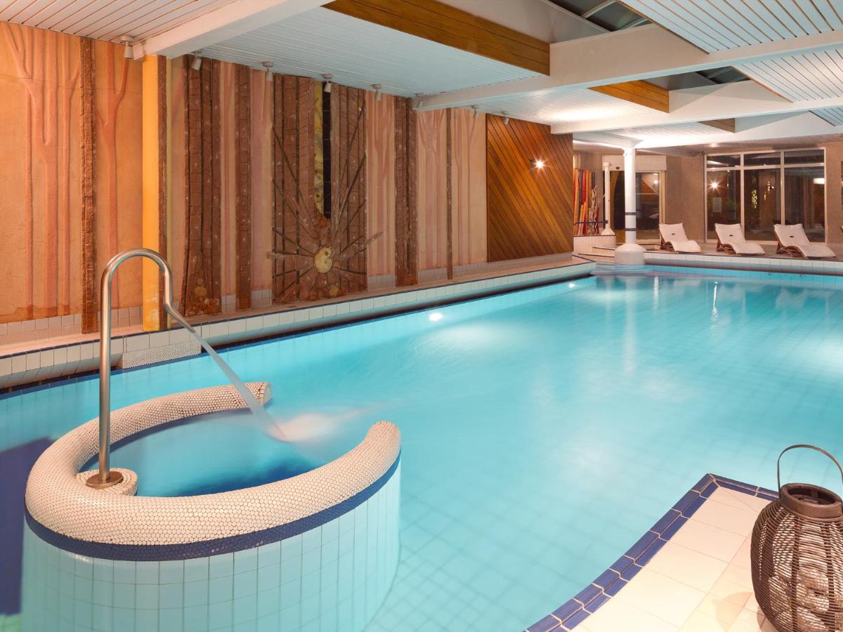 Piscine de l'établissement Hotel Restaurant & Spa Verte Vallée ou située à proximité