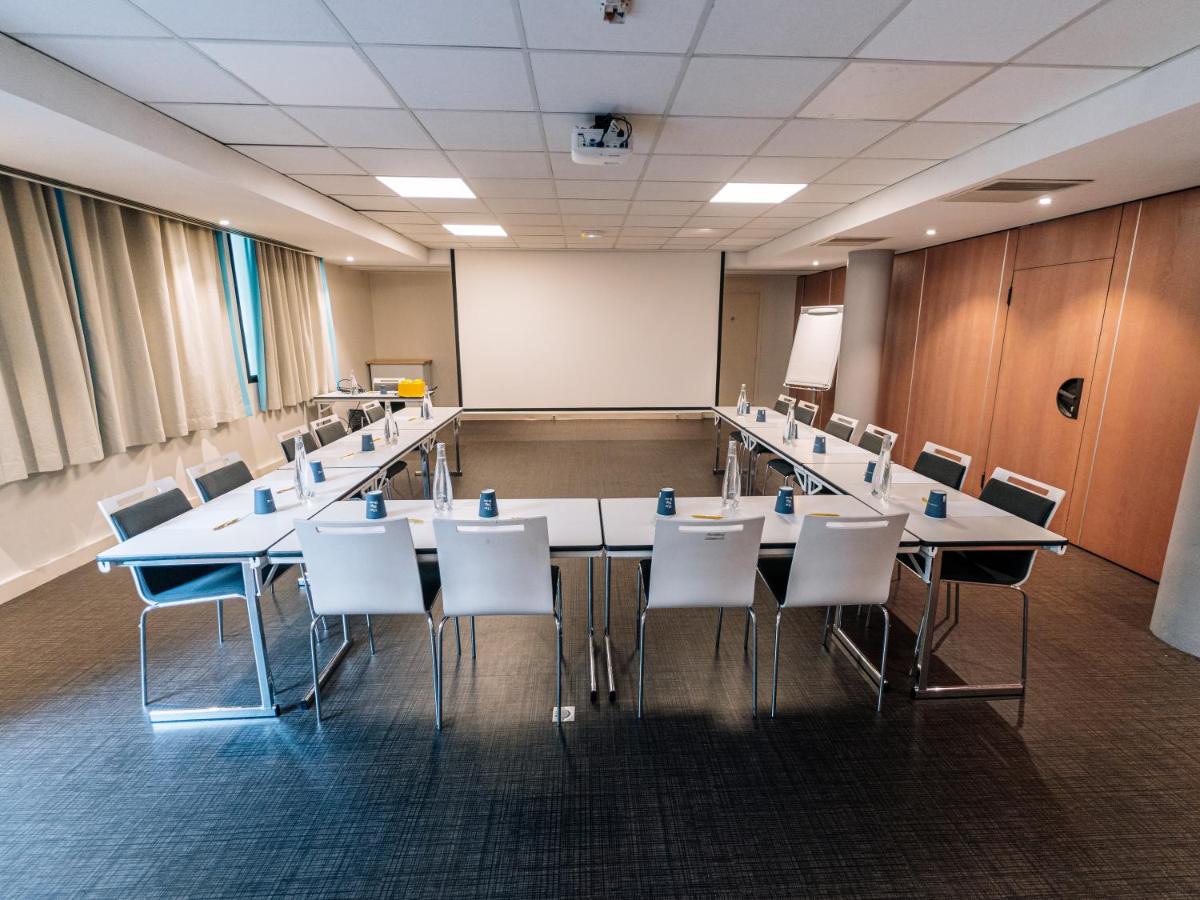 Espace de conférence ou salle de réunion dans l'établissement Le Riviera - Hôtel Restaurant & Spa - Ex Golden Tulip Aix les bains